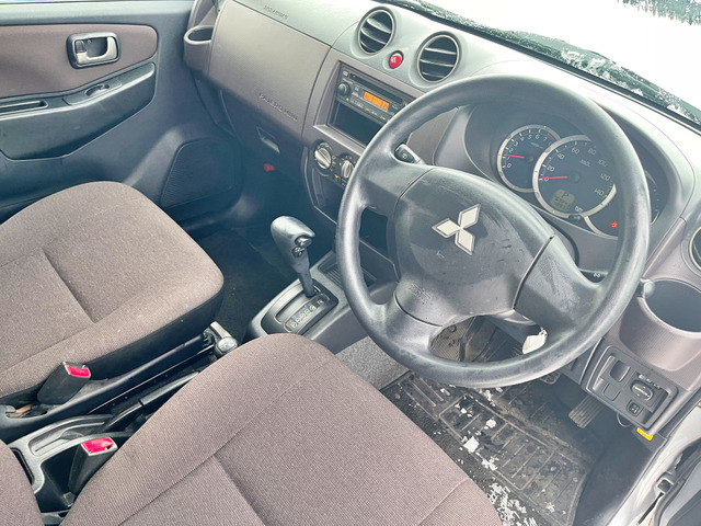 当店は他の格安店とは違い札幌運輸支局(1-3192)認証工場になりますので、しっかりと法定点検後に納車させていただきますのでご安心ください。お客様のご予算に合わせて整備、点検、必要に応じて部品交換を行います