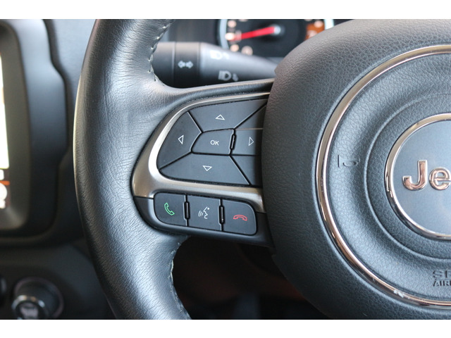 ���X�e�A�����O�X�C�b�`�t���Ŏ茳�ŃI�[�f�B�I���삪�\�ł�!