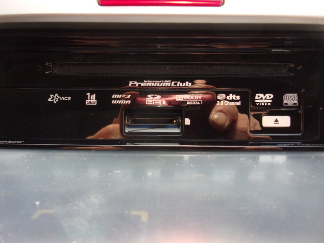 CD,DVD,SD�J�[�h�X���b�g���B