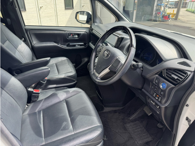 エスクァイアハイブリッド1.8 Gi