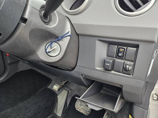 �f�ڎʐ^�����ł͂킩��ɂ����A�����ƍׂ����������ȂǋC�ɂȂ镔���Ȃǂ���܂����烁�[���⃉�C���ł�����v���܂�!���C�y�ɂ��₢���킹����������