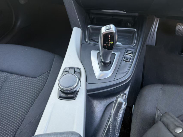 3シリーズセダン320i