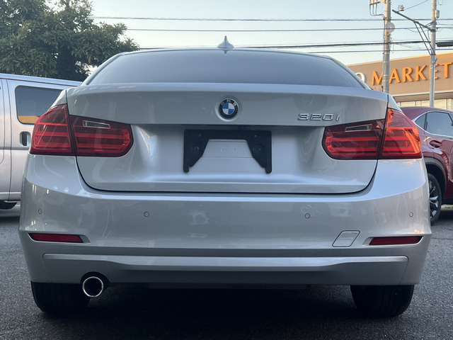 3シリーズセダン320i