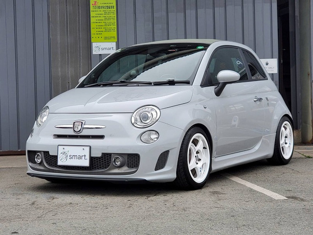 アバルト595Cツーリズモ