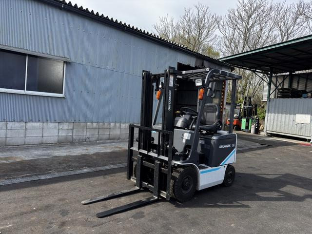 ユニキャリアバッテリータイプ　フォークリフト