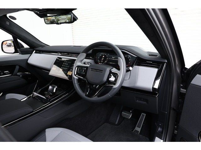 レンジローバースポーツSV エディション ワン 4.4L P635 4WD