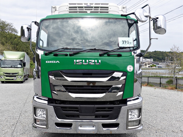 ギガ冷凍冷蔵車