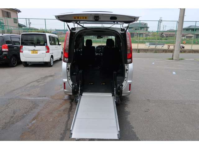 エスクァイア2.0 Xi ウェルキャブ スロープタイプ タイプI 車いす1脚仕様