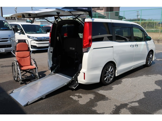 エスクァイア2.0 Xi ウェルキャブ スロープタイプ タイプI 車いす1脚仕様