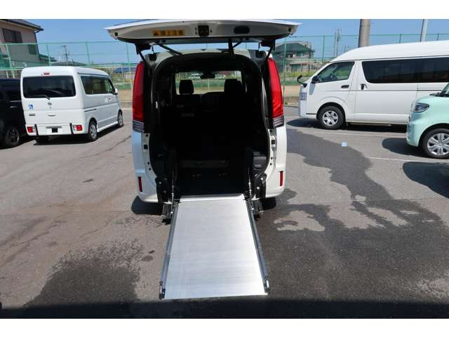 エスクァイア2.0 Xi ウェルキャブ スロープタイプ タイプI 車いす1脚仕様