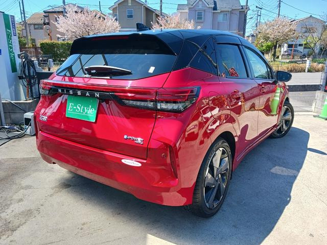 ノートオーラ1.2 G FOUR 助手席回転シート 4WD