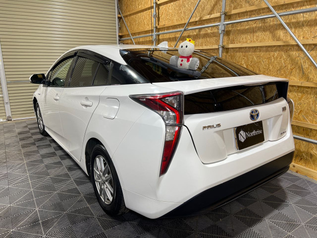 プリウス1.8 S E-Four 4WD