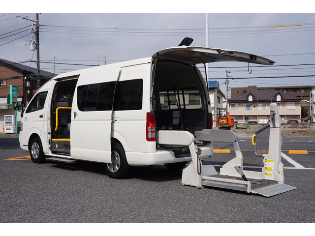 ハイエースコミューター