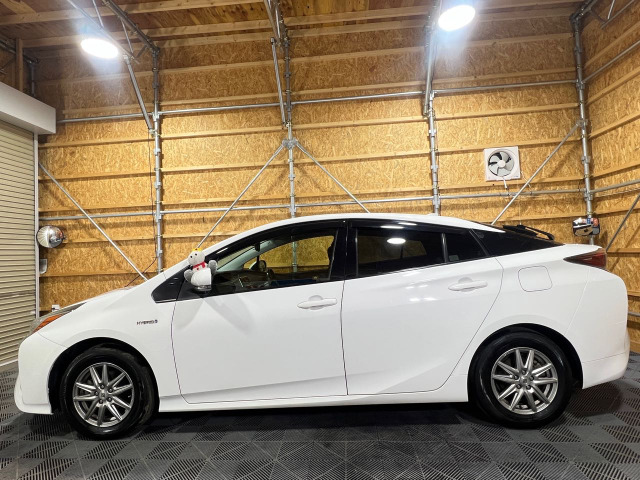 プリウス1.8 S E-Four 4WD