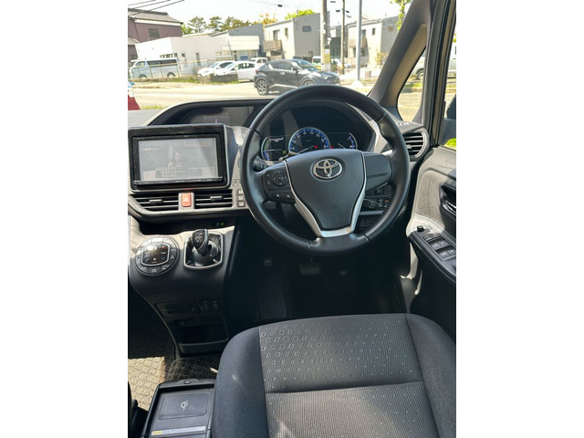 ヴォクシー1.8 ハイブリッド V