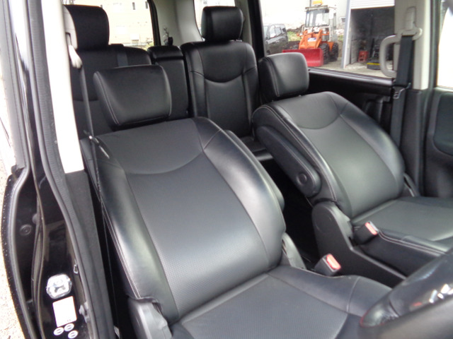 セレナ2.0 ハイウェイスター V エアロモード+Safety アドバンスドセーフティパッケージ 4WD