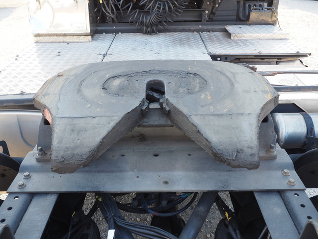 クオントレーラーヘッド