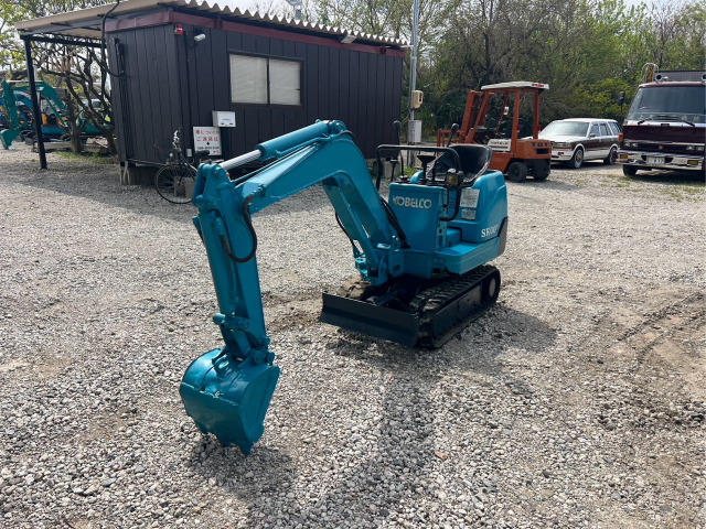 コベルコ油圧ショベル