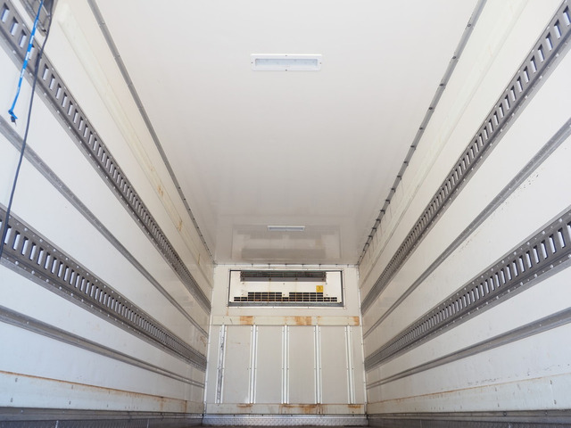 エルフ冷蔵冷凍車