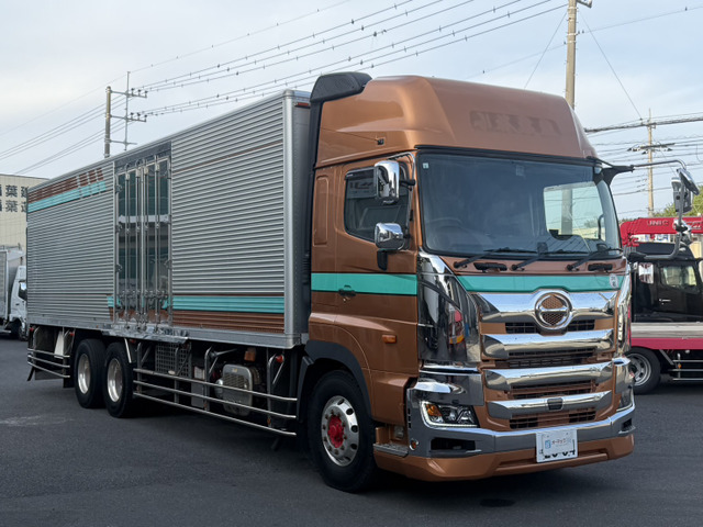 プロフィア冷凍冷蔵車