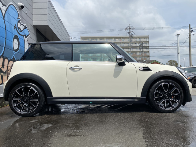 ���m������s�����2����6-10 �R���_����X���������X����̌������̂��X�ł��B���C�y�ɂ�������肭�������B