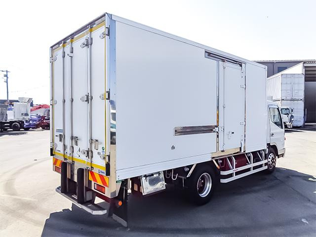 キャンター冷蔵冷凍車