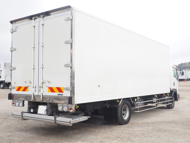 フォワード冷蔵冷凍車