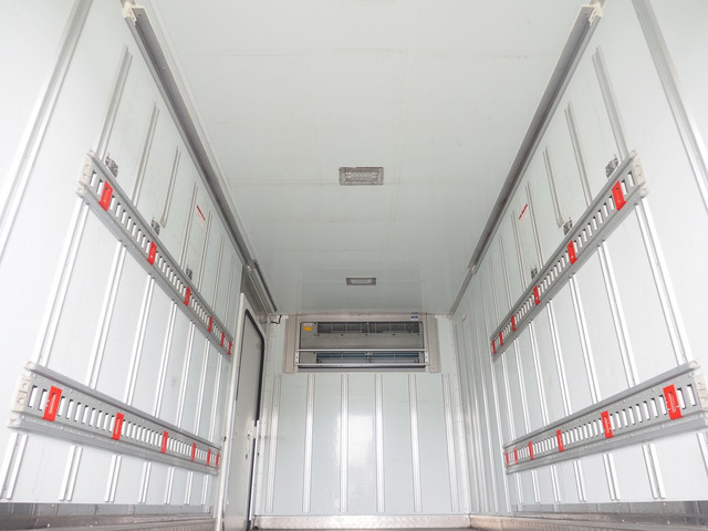 エルフ冷蔵冷凍車