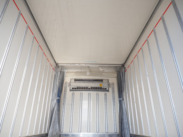 エルフ冷蔵冷凍車