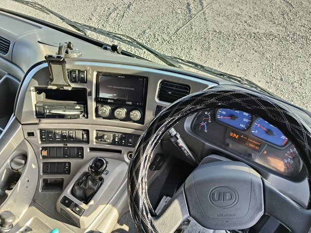 クオントレーラーヘッド