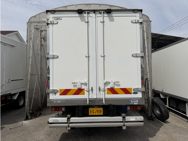 キャンター冷蔵冷凍車