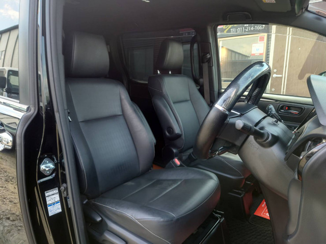 エスクァイア2.0 Gi ブラック テイラード 4WD