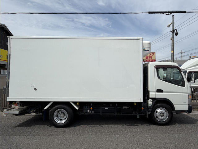 キャンター冷蔵冷凍車