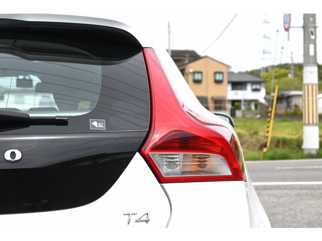 ☆★遠方のお客さま★☆ 距離を感じさせないきめ細やかな対応を心がけております!外装・内装・装備品、気になることは何でもお聞きください。キズや気になる個所があればその部分の写真を送らせて頂きます♪