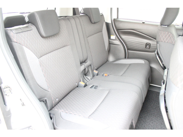 �����X�͓������C���^�[���~��ĉE�܁A�K�荕�쓹�H����w���ʂ֌�����15���ʂ̉E��ɗL��܂��B �X�Y�L�̃T�C���|�[�����ڈ�ł���