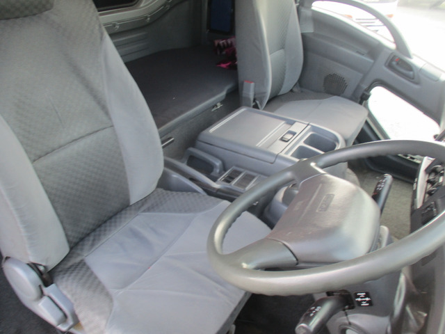 フォワード冷蔵冷凍車