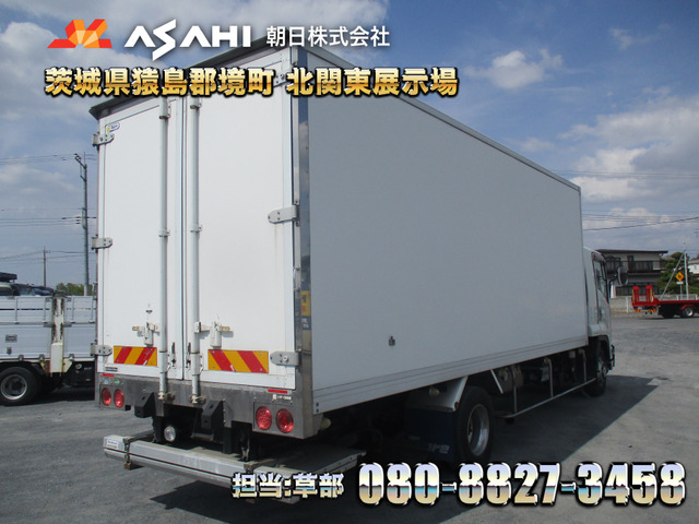 フォワード冷蔵冷凍車