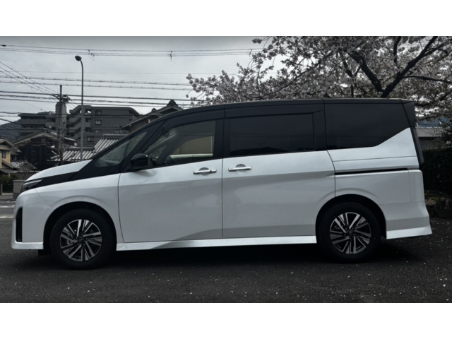 セレナ1.4 e-POWER ハイウェイスターV