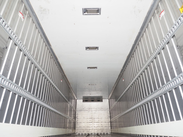 ギガ冷凍冷蔵車