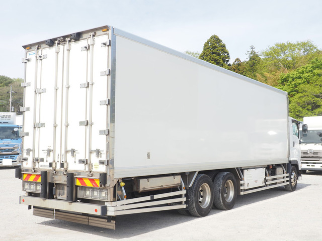 ギガ冷凍冷蔵車