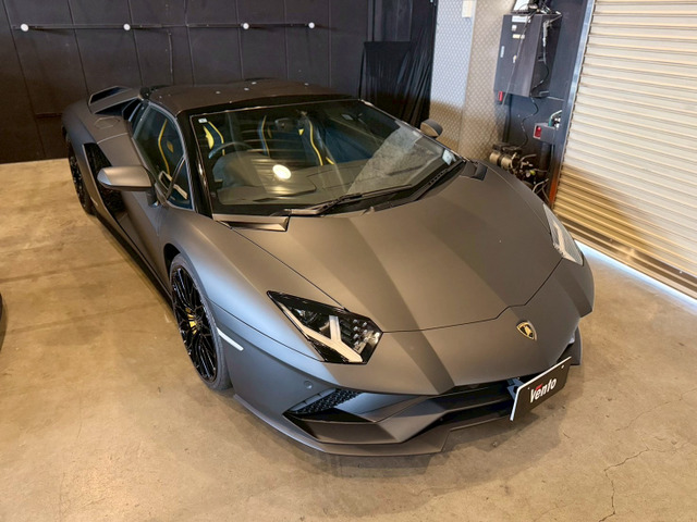 アヴェンタドールロードスター