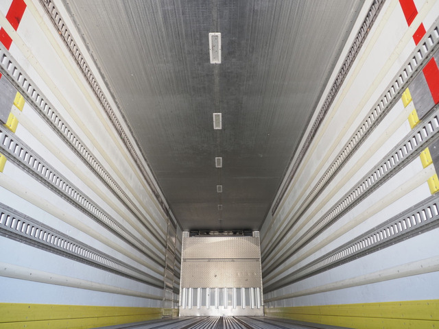 ギガ冷凍冷蔵車