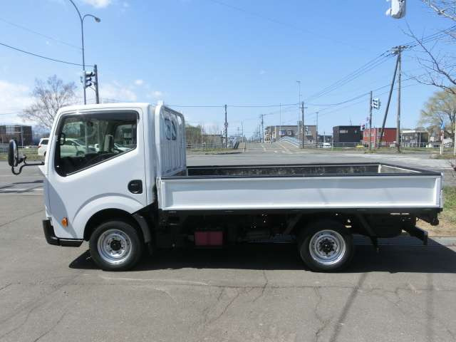 キャンターガッツ3.0 ショート 全低床 DX ディーゼル 4WD