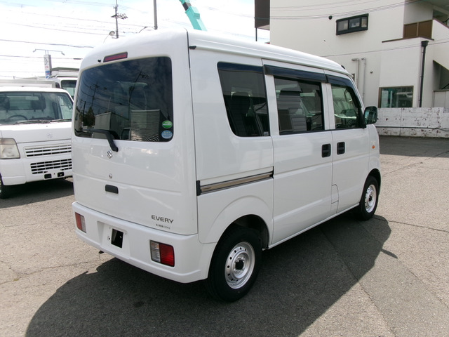 エブリイ