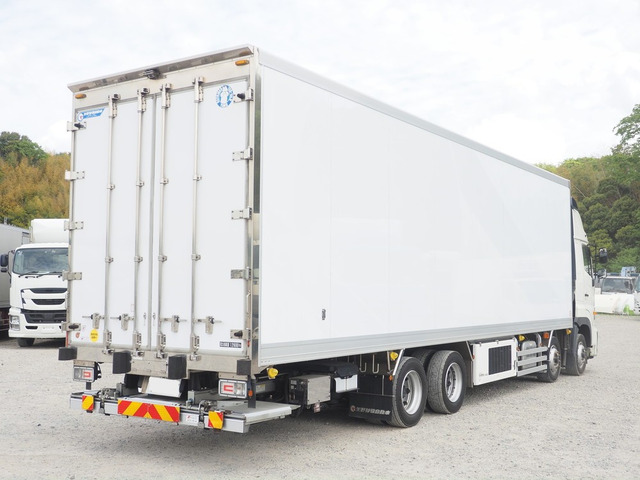 プロフィア冷凍冷蔵車