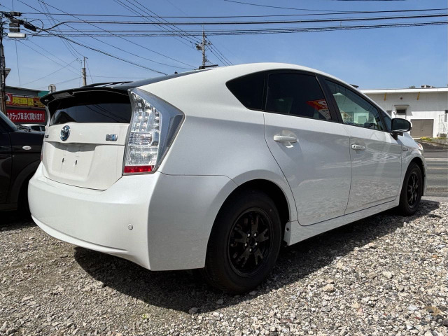 プリウス1.8 S