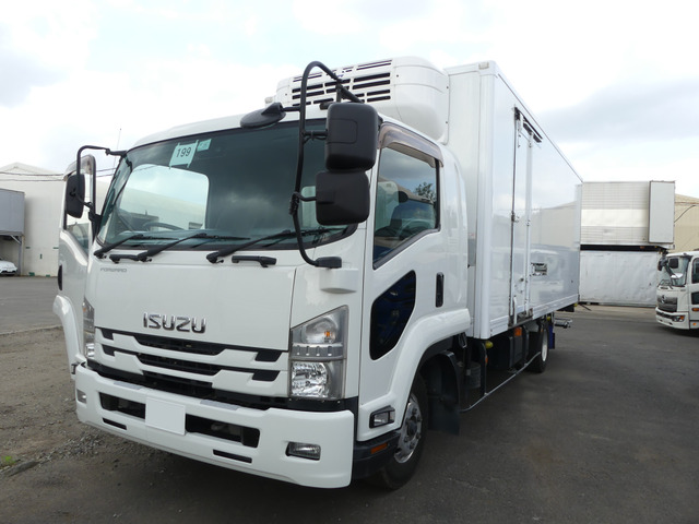 フォワード冷蔵冷凍車