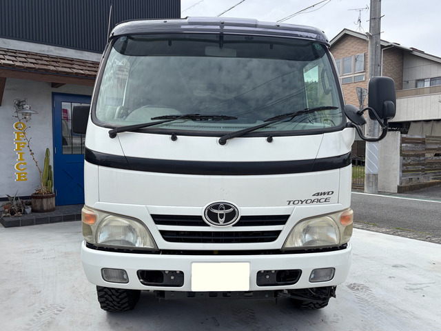 トヨエース2.5 ダブルキャブ 低床 ディーゼル 4WD