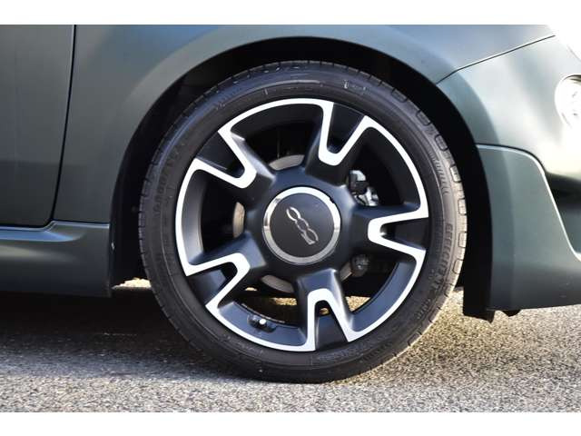 �y�C�����ǂ����[�Ԓv���܂��z�d�グ���X�^�b�t�ɂ��A��p�|���b�V���[�ɂ��{�f�B�̖����d�グ�A�z�C�[���A�^�C���n�E�X�����̐��|�A�����̍R�ۃN���[�j���O�A�e���X�C�b�`�A�n���h���A�ו��̐��|���s���܂��B