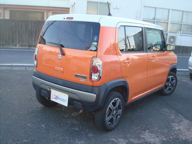 気にならない程度の凹ありますが修復扱い車両ではありません